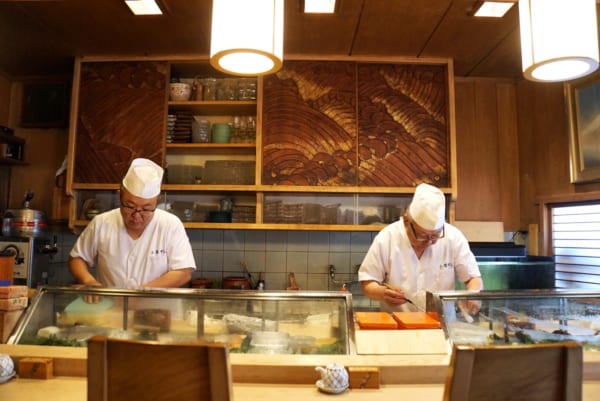店は、大将の三倉健次さん、息子の雅人さん、女将の秀子さんの3人できりもりする