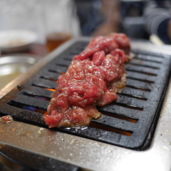 注文の仕方から焼き方まで、より美味しく肉を味わうための細かな店内ルールが存在する