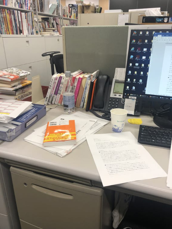 判断を先送りするとデスクまでぐちゃぐちゃで不安感漂うことに