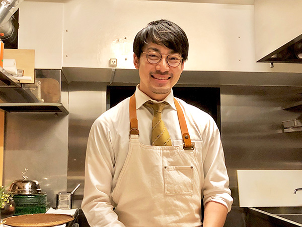 3年の南仏と9年のパリから帰ってきてからすぐに三田へ肉の勉強に行き、5月から厨房に立った中村聡司料理長