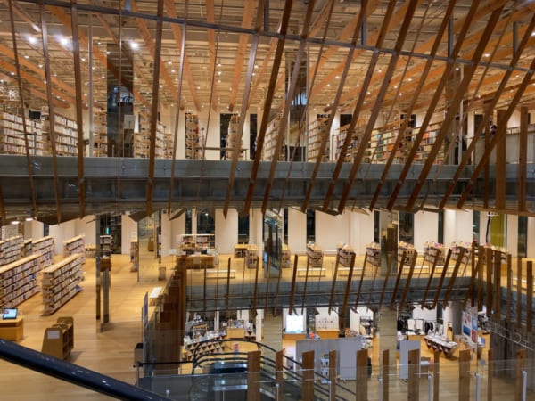 *なお、この原稿は富山市立図書館にて執筆しました。(撮影/畠山理仁)
