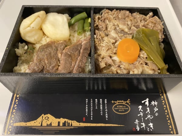 選挙漫遊の楽しみ。ご当地グルメ。こちらすきやきとステーキ弁当。(撮影/畠山理仁)