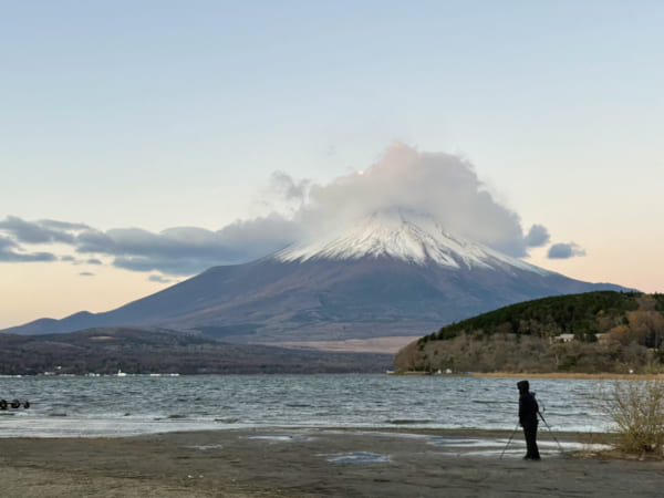 山中湖越しに見るイベント開幕直前の富士山