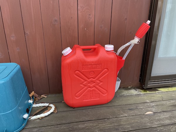 冬の必需品、18リットル入り灯油タンク
