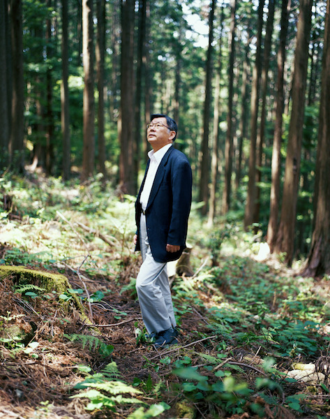 「木も山も生き物。木材の背景にあるストーリーや関わった人の思いも伝えていきたい」と語る榎本会長。