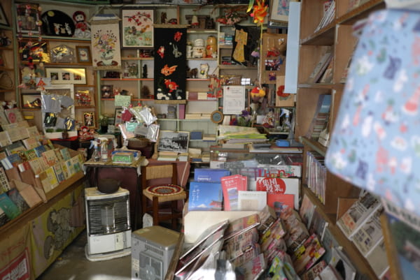 広くはない店内だけに、レトロ濃度がかなり高い