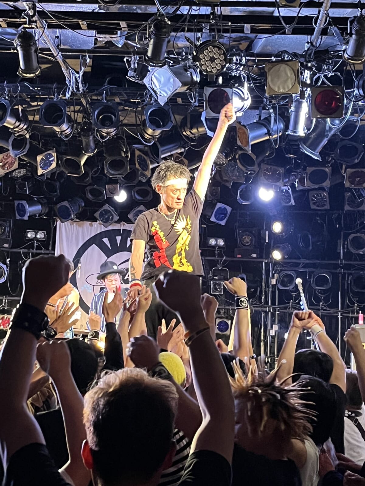 6月17日、渋谷クラブクアトロでの62歳直前のライブでのチャーミー。（撮影／編集部）