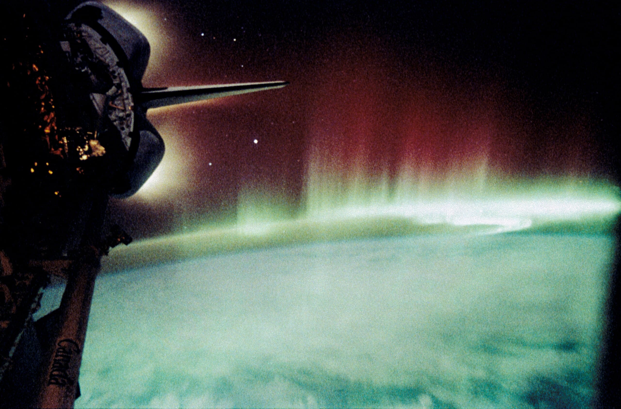 スペースシャトルから撮影した、サザンライト（南極地方でのオーロラ）　写真提供／NASA
