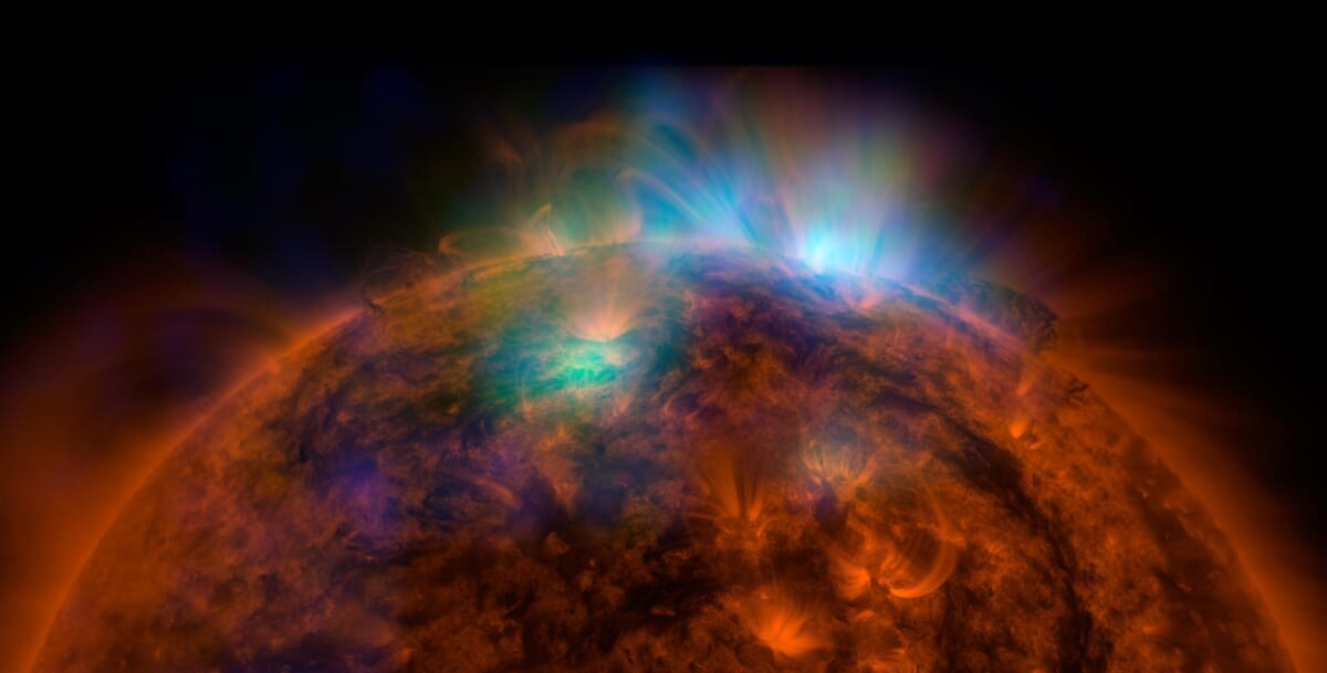 高エネルギーX線で輝く太陽　写真提供／NASA