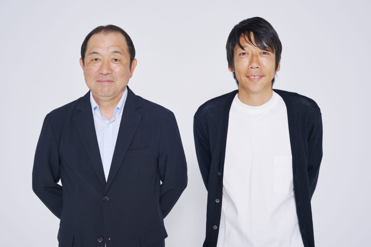 川崎フロンターレ時代の恩師である風間八宏さん（左）と、中村憲剛さん。
