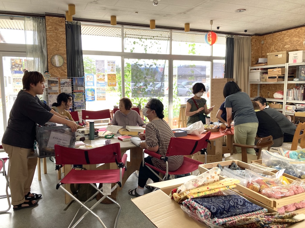 左端が松田咲香さん。その隣が宮田明日鹿さん