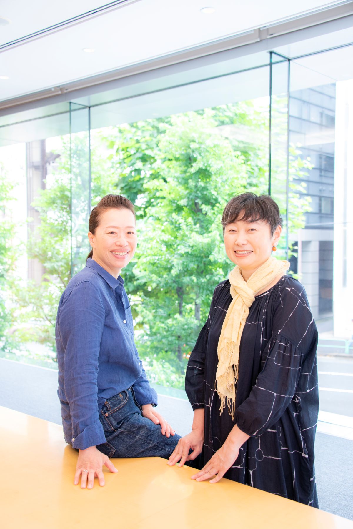 写真左から、青山ゆみこさん、細川貂々さん。