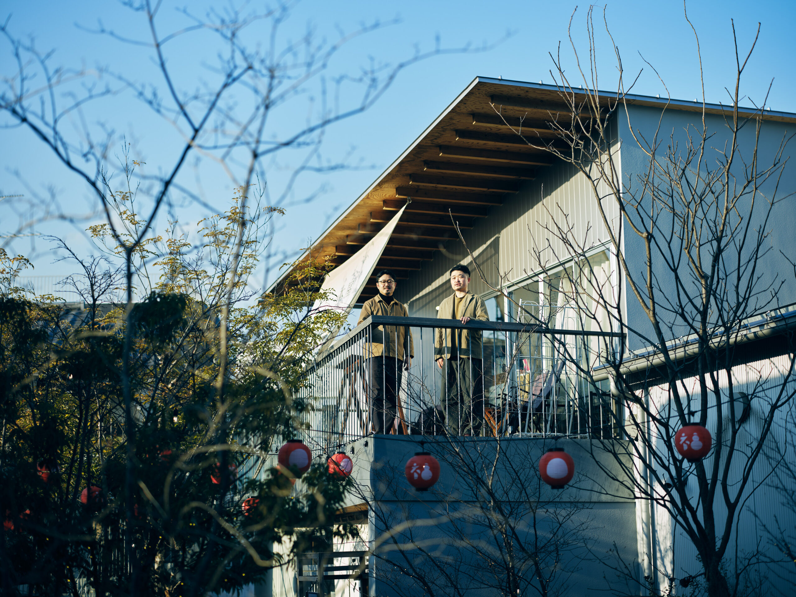 内沼晋太郎さん(右)と染谷拓郎さん(左)