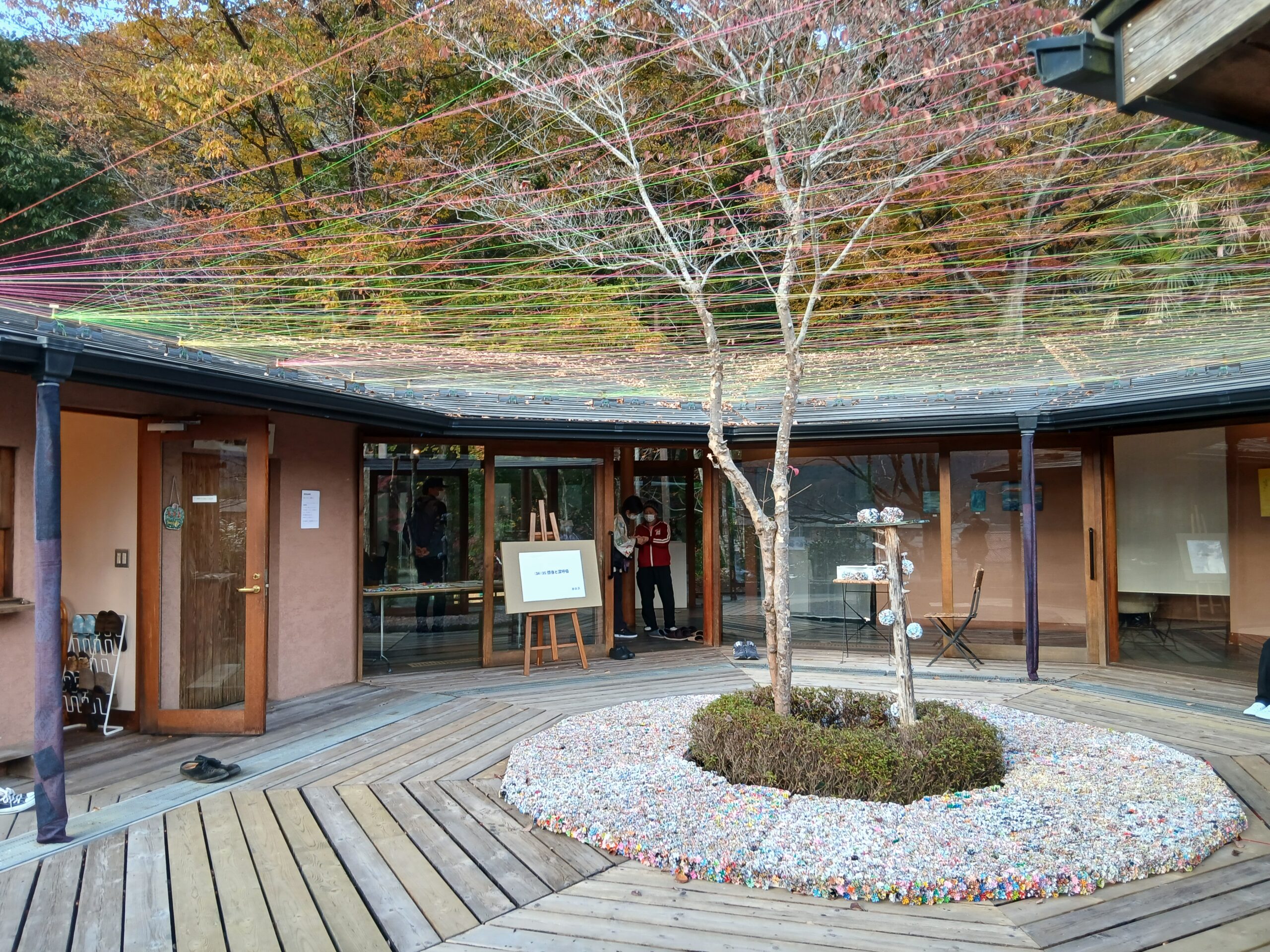 「袋田病院artfesta2025」より、アトリエ・ホロス「想像と深呼吸」展示風景　撮影／筆者