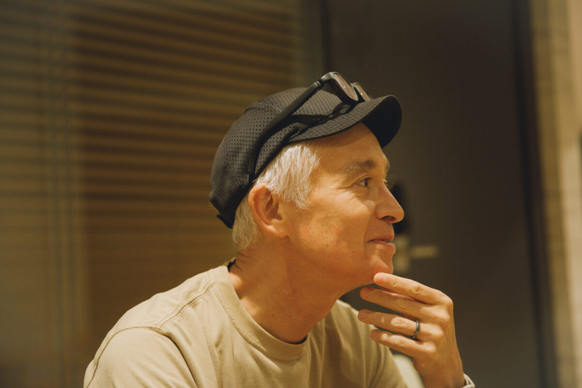 好きなことへの向き合い方はモデル時代と変わっていないというマーク。「いい年齢の重ね方」をしていることが口ぶりや仕草からもひしひしと伝わってくる。さすが「健康生活研究家」だけあって体型もシャープだ