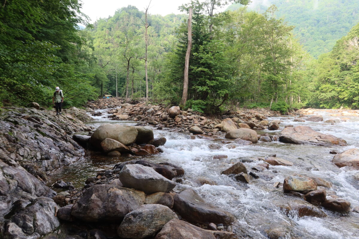 札内川と八ノ沢の出合（合流部）。左が八ノ沢で、“現場”はこの源流部になる