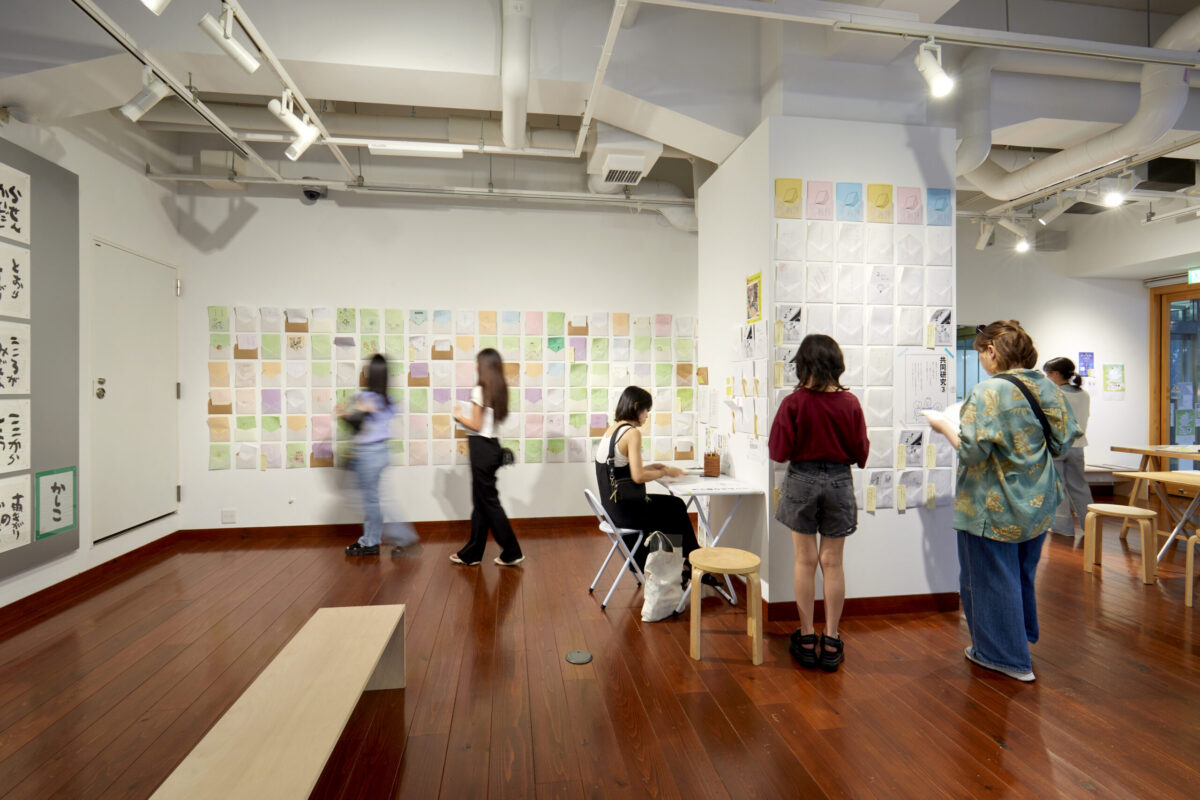 (写真上・下)宮田篤《びぶんブックセンター》2024年 グループ展「日常アップデート」より 撮影:阪中隆文 画像提供:東京都渋谷公園通りギャラリー