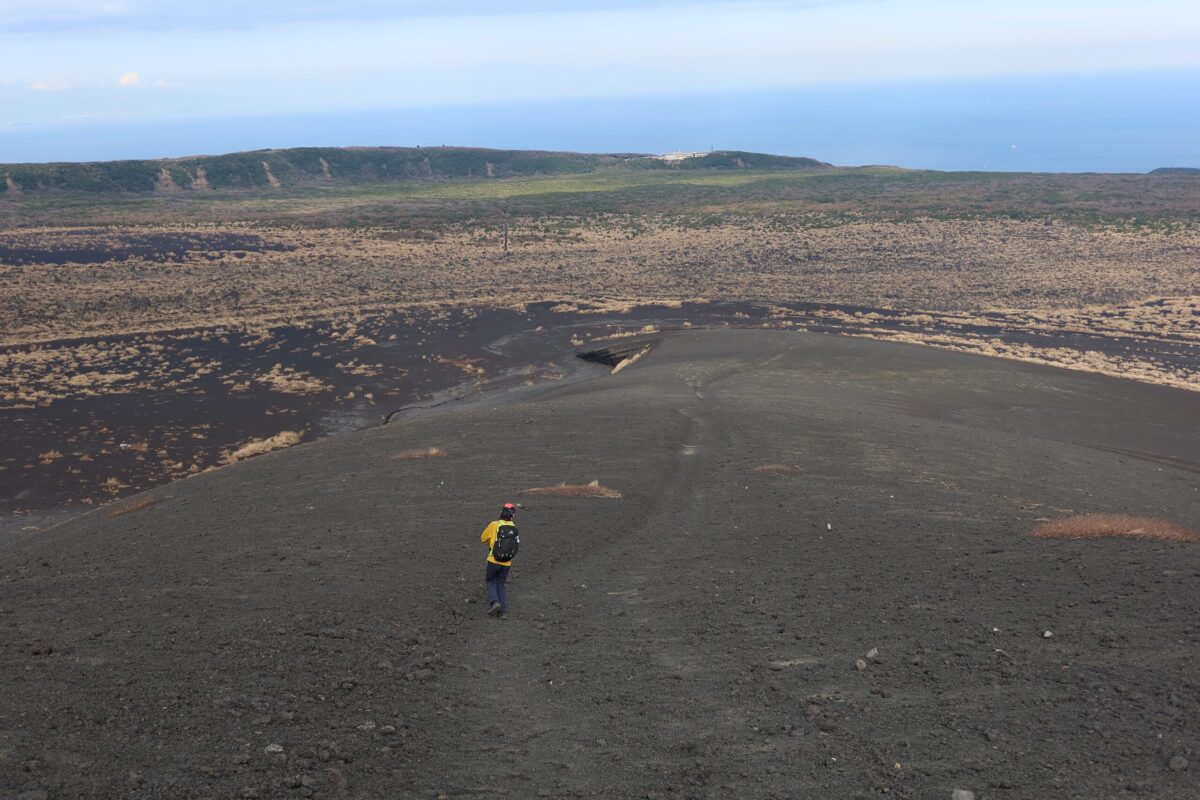 第二展望台からの下り。このあたりも裏砂漠の一角といってよい