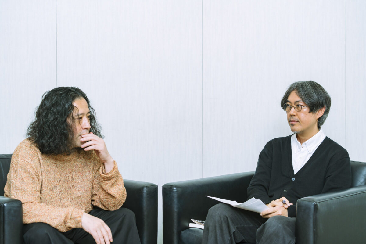 アラフィフ独身で作風もどこか共通するものがある作家・又吉直樹(左)と漫画家・中川学