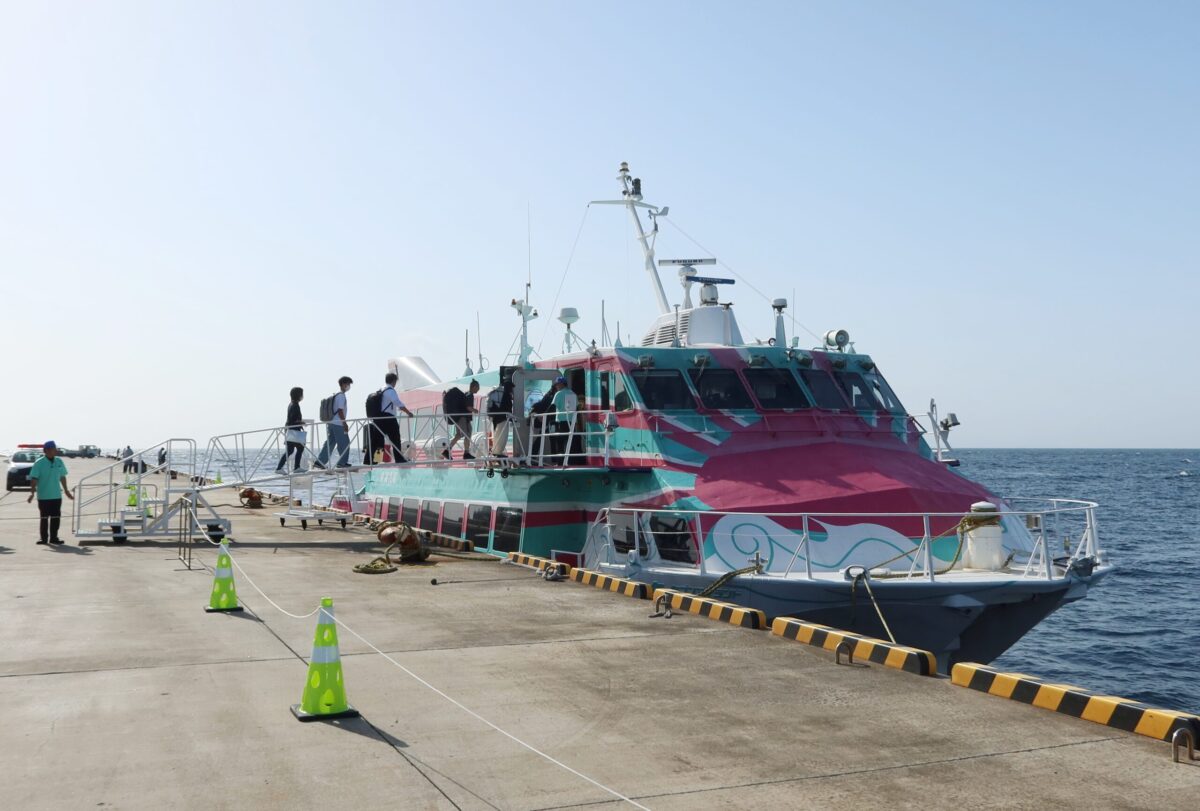 伊豆諸島を結ぶジェット船は3隻あり、こちらは「セブンアイランド 大漁」