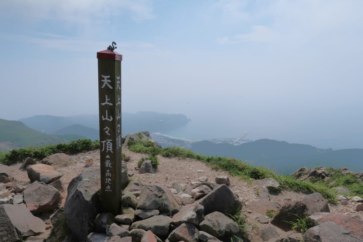 天上山の最高地点。太平洋がよく見えて気分がいい