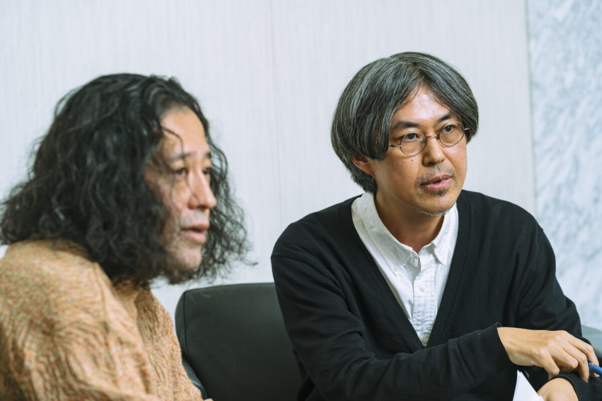 アラフィフ独身で互いの新刊のタイトルに「死生観」を引用している作家・又吉直樹（左）と漫画家・中川学