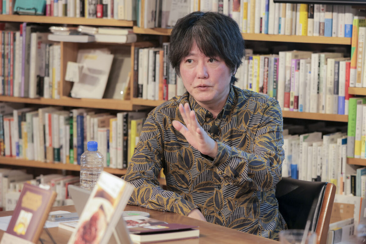 関東、関西の味の世界観を的確に言語化する稲田さん。