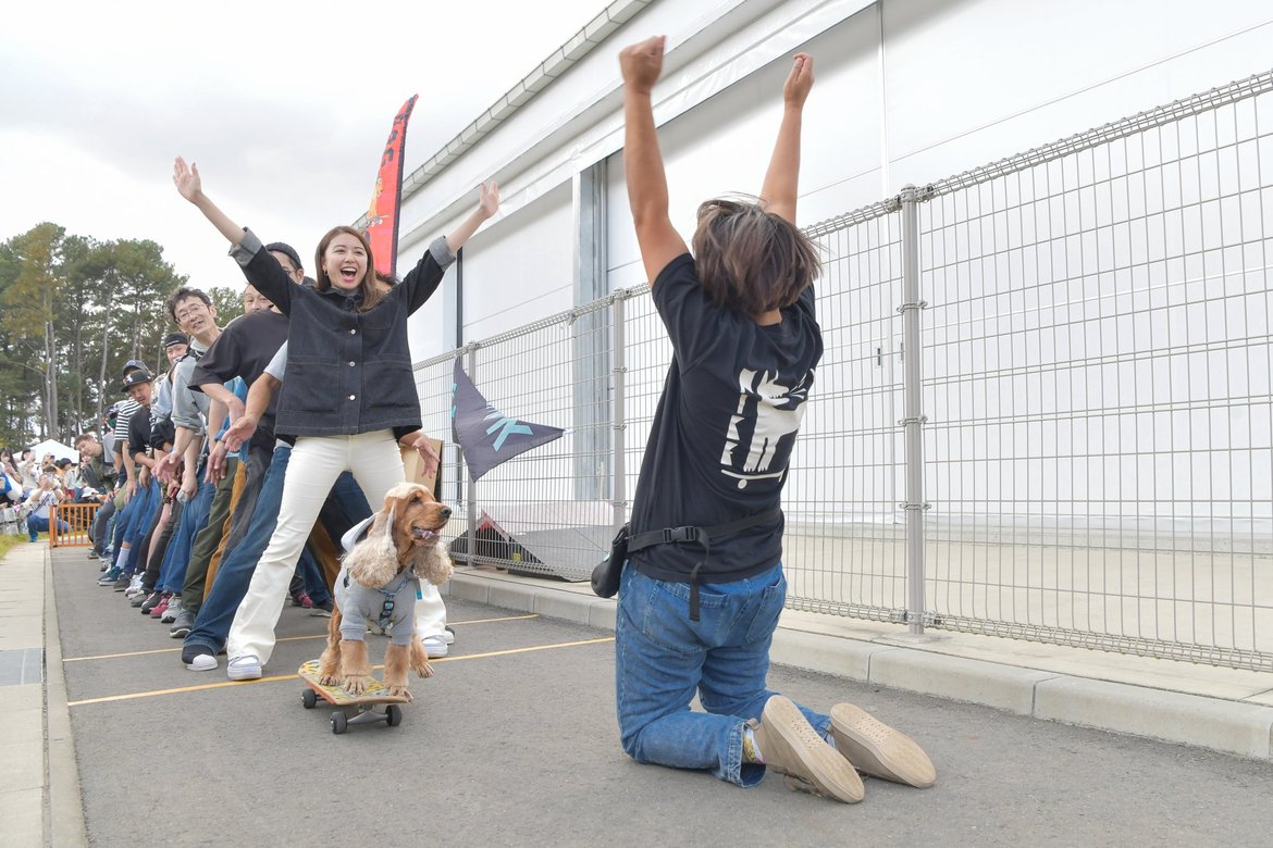 1回目の挑戦で35人の”股くぐり”に見事成功したコーダ