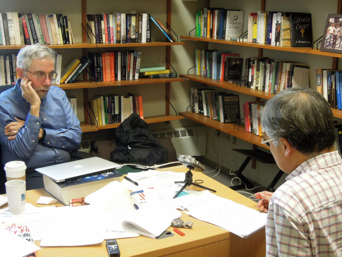 2008年、ノーベル経済学賞を受賞したポール・クルーグマン（写真左）とは何度も取材する仲だ。（写真：著者提供）