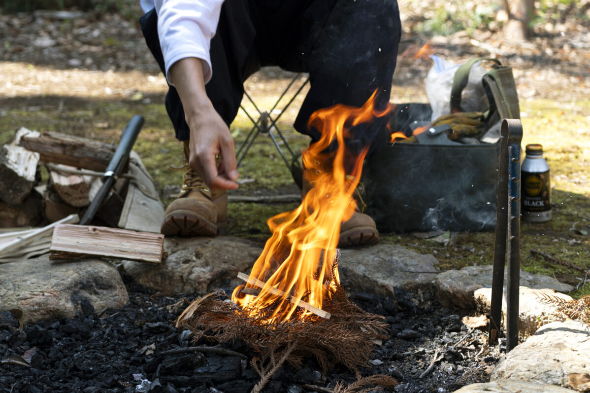 「焚き火は万能のコミュニケーションツール」と猪野は言う