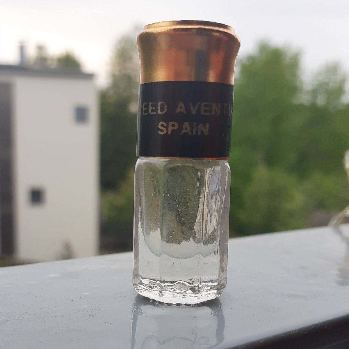 ウマルがくれた、香水の小瓶。チェチェンの香水だと思っていたが、SPAINと書いてあった。 撮影:堀内京子