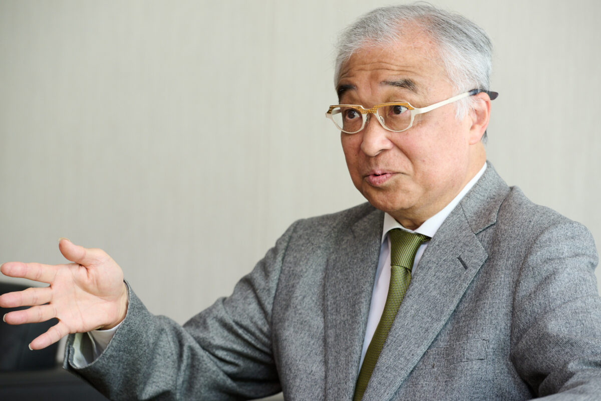 「小3くらいのときに父から 『英語だけはやっておけ。英語をやっていたら世界中どこでも生きていける』と言われていた」