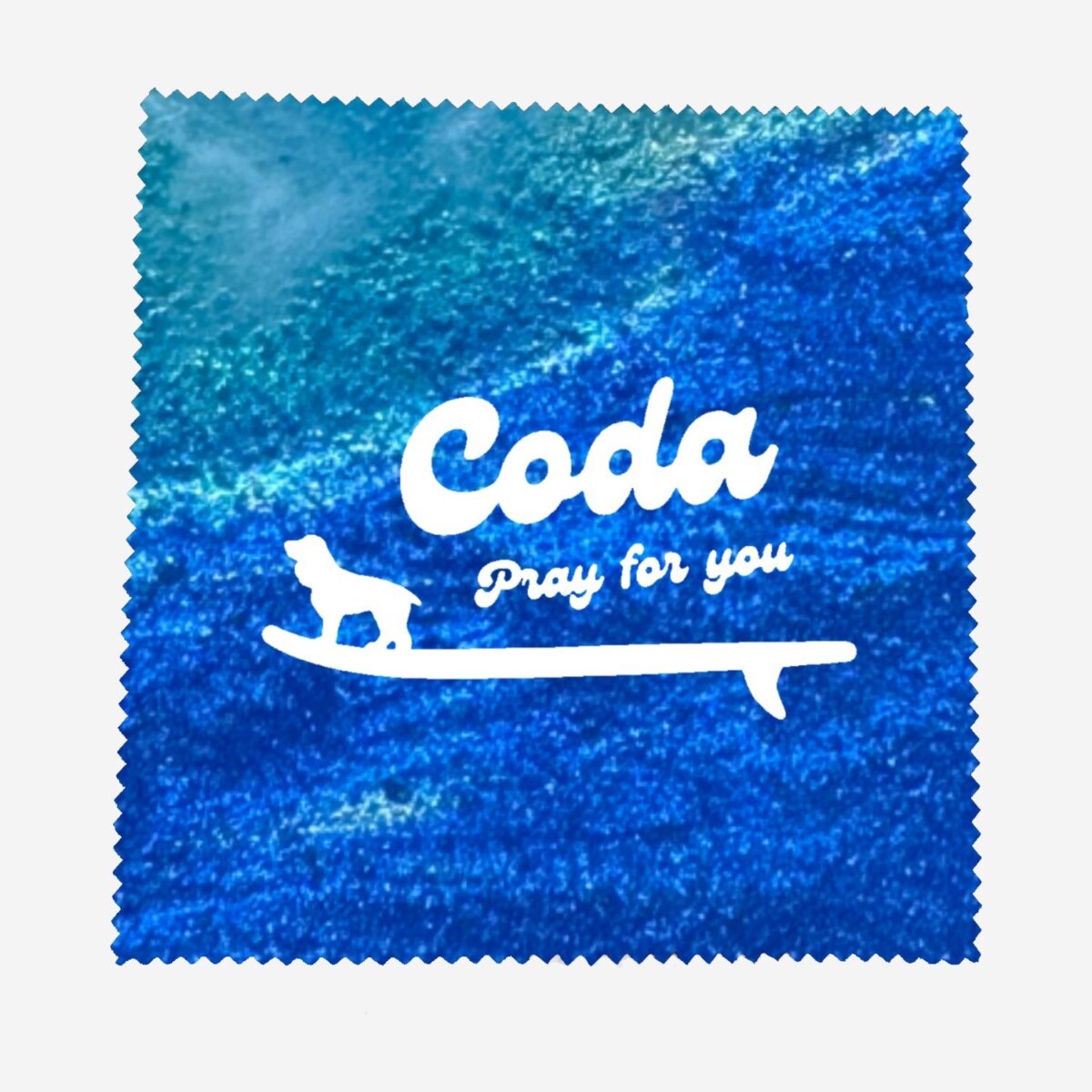 手術代を賄うために始めたグッズ販売。こちらはサーフィンするコーダのシルエットをプリントしたメガネ拭き