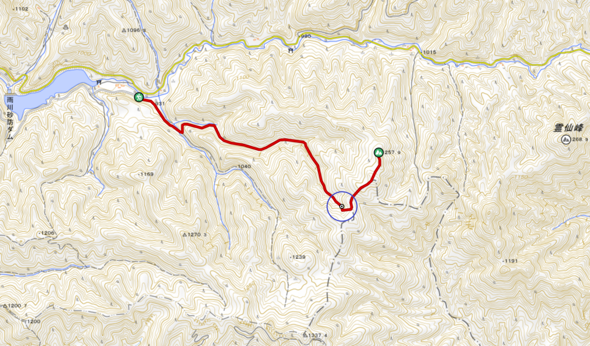 赤い線がYAMAPの地図上での登山道。この赤い曲線の南端(いちばん下のところ)が「日本で海岸線から一番遠い地点」の位置だ(地図の参照元:YAMAP <a href="https://yamap.com/mountains/14493" rel="noopener" target="_blank">YAMAPの当該箇所はこちら</a>)