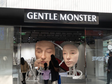 なぜGENTLE MONSTERの店頭には、巨大顔面ロボがあるのか？【韓国トレンドの裏事情vol.2　前編】