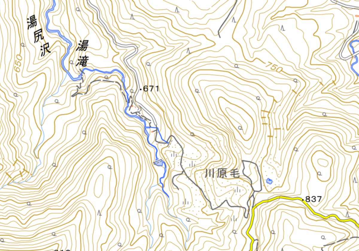 川原毛地獄は完全に山の中だが、近くの泥湯温泉には旅館があり、宿泊可能。日本二百名山の栗駒山が西側にあり、本格的な登山と併せて楽しむこともできる(地図の参照元:YAMAP )