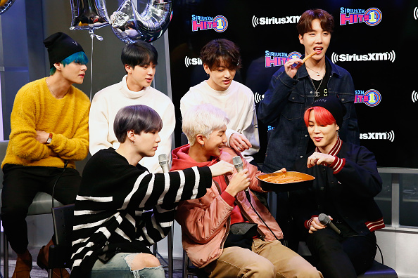 BTSが食べたものが世界的にヒット!? (写真は2019年アメリカのラジオ番組「The Morning Mash Up」の収録でのワンシーン) Photo by Astrid Stawiarz/Getty Images for SiriusXM