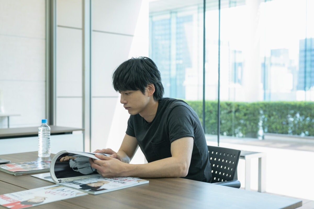 この取材の後、「ずっと顔を出したかった」というメンズノンノ編集部へ。懐かしい顔ぶれと笑顔を交わし合った